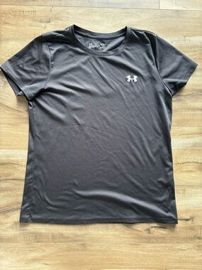 Under Armour Women’s Black Heat Gear Loose Short-Sleeve Tee Size Large